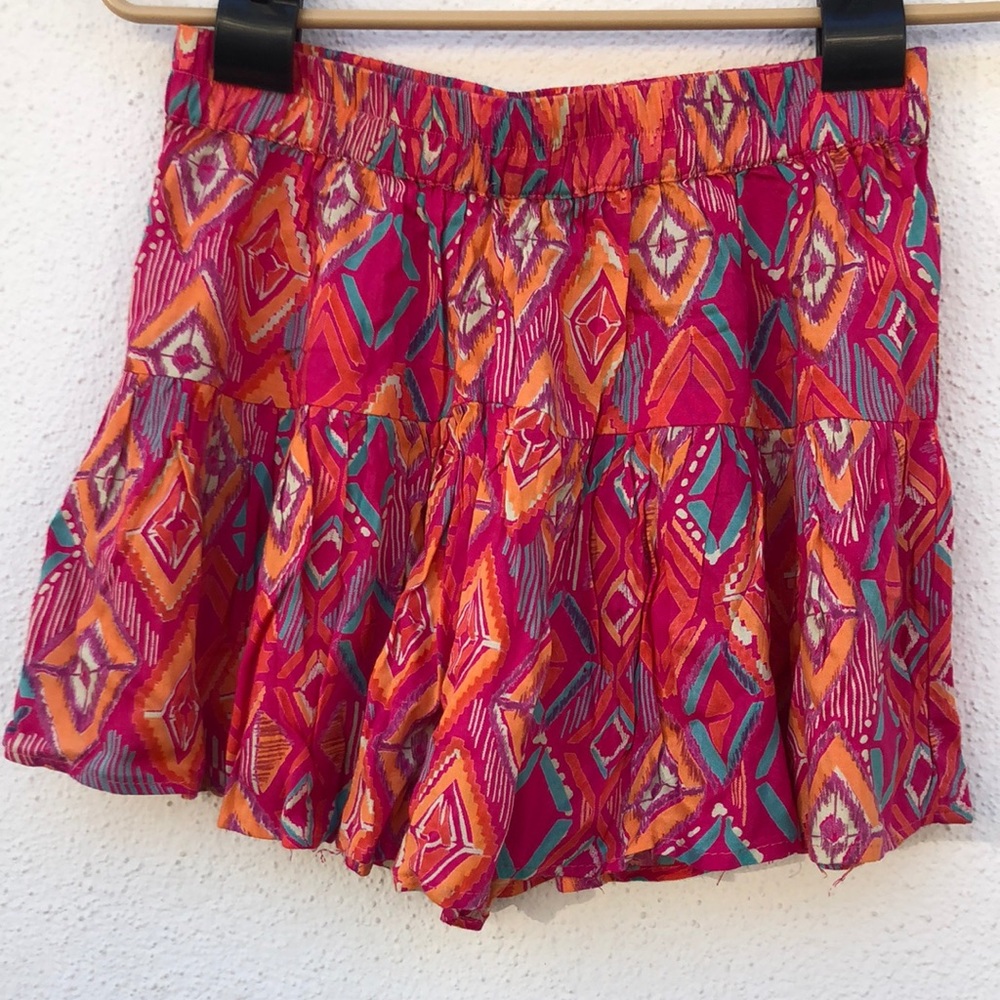 Derek Heart hot pink diamond print wide leg shorts